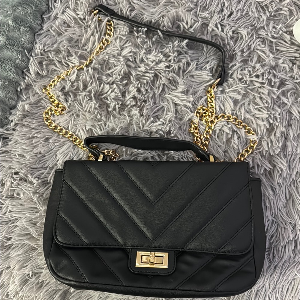 Elegant Black Quilted Handbag
